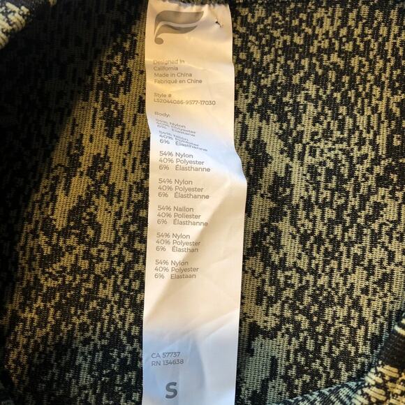 Fabletics Kamila Seamless Long-Sleeve Top Green Reptilia/Black Small - Picture 3 of 6